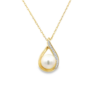 Lady's Yellow 14 Karat Swirl Pendant Necklace With One Fresh Water Pearl And 10 0.02Tw Round G/H I1 Diamonds