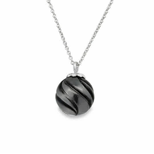 Lady's White 14 Karat Pacifica Hand Carved Pendant Jewelry With One 9.50Mm South Sea Black Pearl