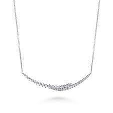 14 Karat White Gold Bar Necklace with 0.76tw Round Brilliant Cut G/H Si1 Graduating Diamonds