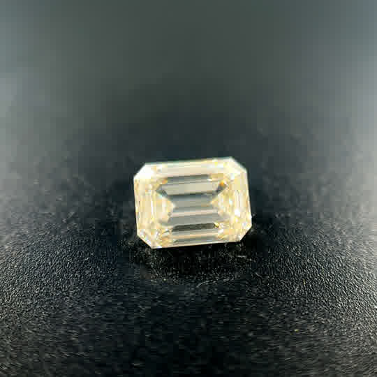 Loose Diamond With One 1.5Ct Emerald G Vs1 Diamond