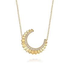 14K Yellow Gold Diamond Half Moon Diamond Cut Pendant Necklace with 0.20tw Round Brilliant Cut G/H Si1 Diamonds