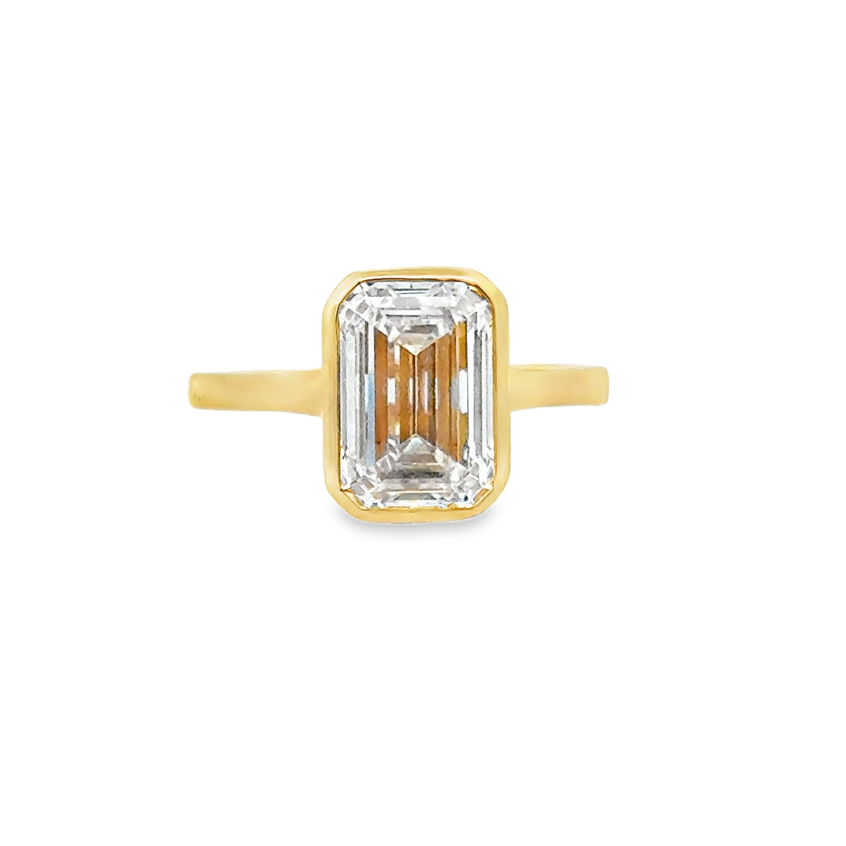 Dazzling Solitaire Ring in 14K Yellow Gold
