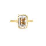 Dazzling Solitaire Ring in 14K Yellow Gold