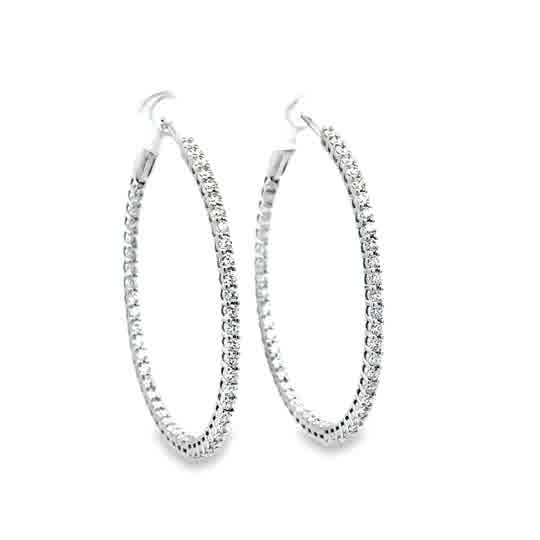 Lady's White 18 Karat 1.5" Diameter; Round Double Basket, Shared Prong