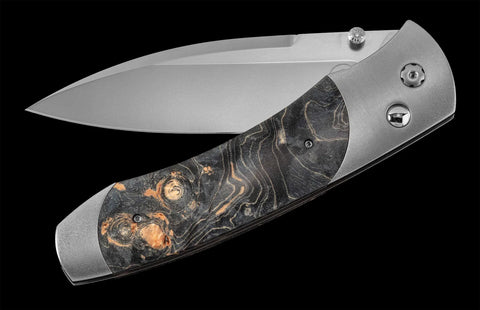 The A300-9 features a frame in hand-finished aerospace grade titanium, inlaid with dyed gray maple burl. The blade is crafted from S35VN, a rugged stainless steel honed to a razor’s edge. Final touches include stainless steel fittings and a pocket clip