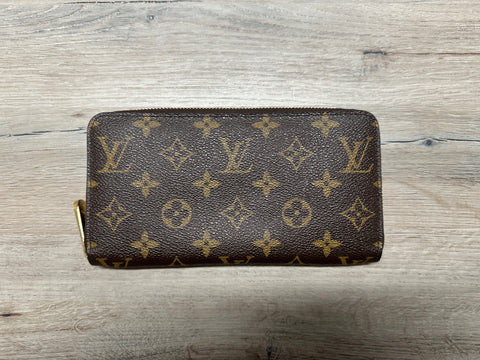 Louis Vuitton Monogram Zippy Wallet, B Condition