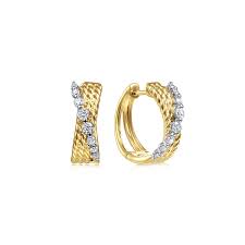 Lady's Tt 14 Karat Hampton Collection, Twisted 15Mm Huggie Hoop Earrin